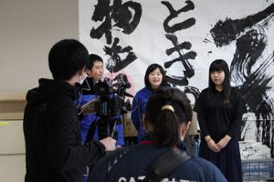 笑顔で書道パフォーマンス（書道部）