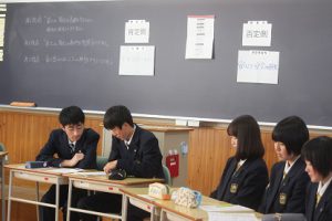 第1学年総合ディベート大会が行われました