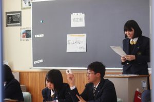 第1学年総合ディベート大会が行われました