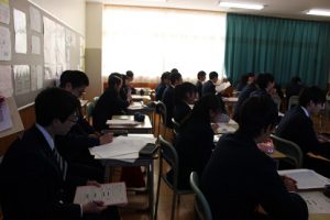 第1学年総合ディベート大会が行われました
