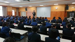 1善・2挑・3笑・4得　2学年合同ＬＨＲが行われました
