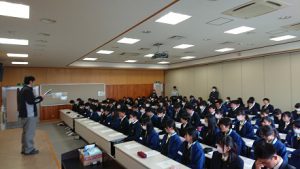 1善・2挑・3笑・4得　2学年合同ＬＨＲが行われました