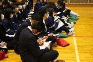 平成30年度2学年総合的な学習の時間「富士山学」研究発表会が行われました