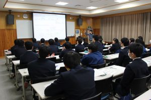 平成30年度 第12回 1学年オープンスタディー（理数科卒業生卒論発表会）が行われました