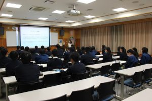 平成30年度 第12回 1学年オープンスタディー（理数科卒業生卒論発表会）が行われました