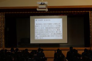 平成30年度2学年小論文講座が行われました