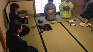 茶道部 春の茶会の様子です