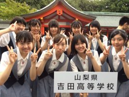 小倉百人一首競技かるた 第４１回全国高等学校選手権大会の様子です