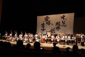 第40回山梨県高等学校芸術文化祭パレード･グランドステージが開催されました