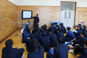 1学年総合的な探究の時間「富士山学Ⅱワークショップ」が行われました