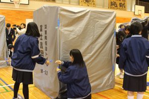 1学年総合的な探究の時間「富士山学Ⅱワークショップ」が行われました