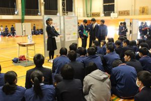 令和元年度 第２学年総合的な学習の時間「富士山学」研究発表会が行われました