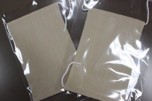 富士吉田市役所より織物のマスクをいただきました。
