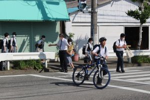 しなやかな心の育成プロジェクト・通学時マナーアップ運動が行われました