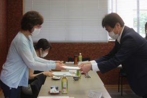 令和２年度第１回学校評議員会が行われました