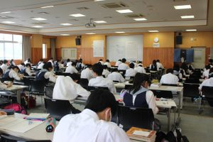 令和2年度理数科登校学習会が行われています