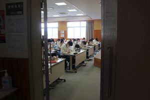 令和2年度理数科登校学習会が行われています