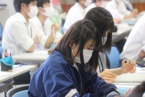 粟井英朗環境財団　環境保全支援事業　理数科 課題研究 発表会が行われました