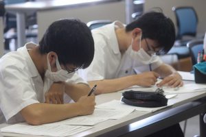 粟井英朗環境財団　環境保全支援事業　理数科 課題研究 発表会が行われました