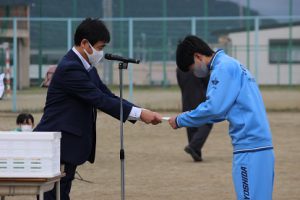 令和2年度生徒会役員認証式が行われました