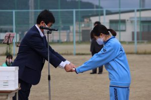 令和2年度生徒会役員認証式が行われました