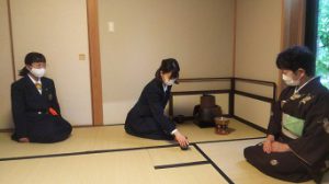 令和2年度 吉田高校茶道部 部内発表会の様子です