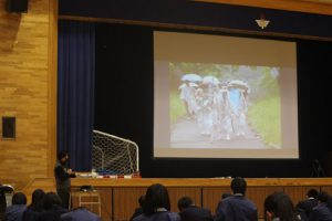 第1学年総合的な探究の時間「富士山学」講演会が行われました