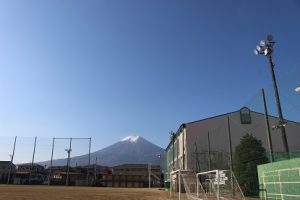 体育館の外壁がきれいになりました