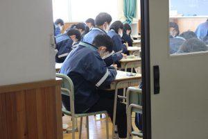 令和2年度後期第2回試験(1・2年生)1日目の様子です