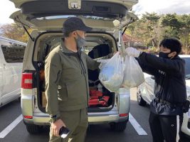 富士山環境保全活動のボランティアを（放送部・数理部生物班）協力して行いました