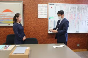 本校卒業生の方より寄贈品をいただきました