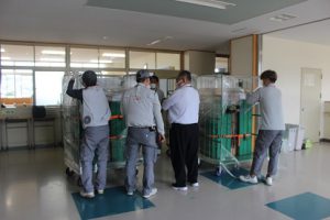 学習者用コンピュータの搬入・設置を行いました