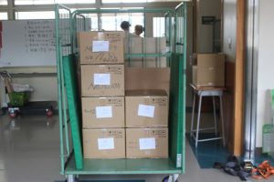 学習者用コンピュータの搬入・設置を行いました