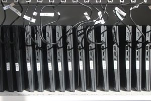 学習者用コンピュータの搬入・設置を行いました