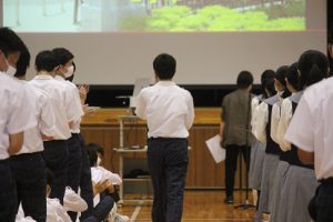 前期第２回試験後の合同LHRの様子です