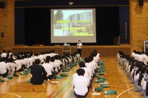 前期第２回試験後の合同LHRの様子です