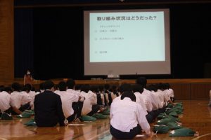 前期第２回試験後の合同LHRの様子です