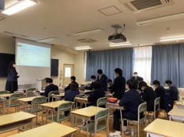 吉田高校の授業（相互授業参観の様子）です