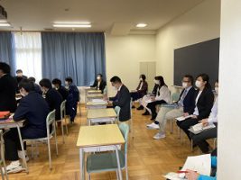 吉田高校の授業（相互授業参観の様子）です