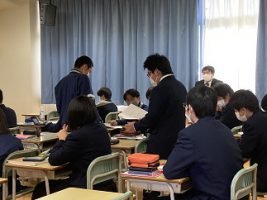 吉田高校の授業（相互授業参観の様子）です
