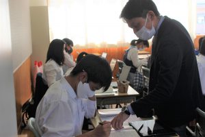 教育ICT 学習者用PCを使った授業の様子です