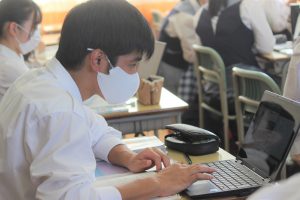 教育ICT 学習者用PCを使った授業の様子です