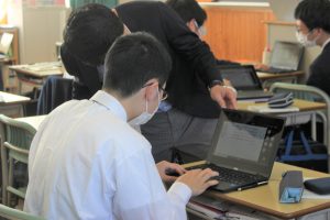 教育ICT 学習者用PCを使った授業の様子です
