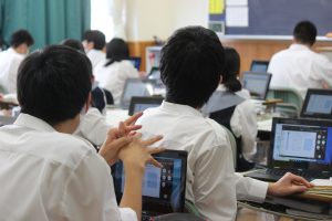 教育ICT 学習者用PCを使った授業の様子です