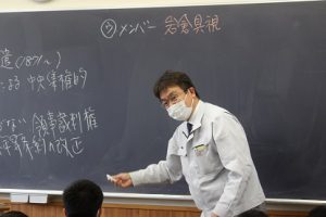 吉田高校の授業（相互授業参観の様子）です