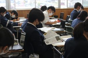 吉田高校の授業（相互授業参観の様子）です