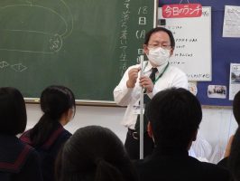 下吉田中学校出前授業(高校の先生方から学ぶ会）に行ってきました