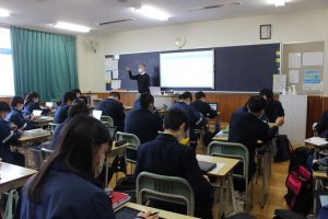 吉田高校の授業(1年普通科 化学基礎)の様子です