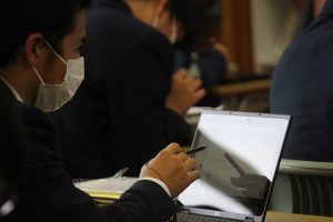 吉田高校の授業(1年普通科 化学基礎)の様子です