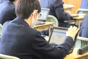 吉田高校の授業(1年普通科 化学基礎)の様子です